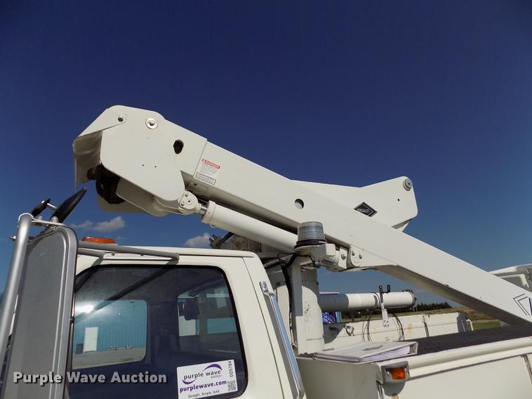 image for item DD5784 1994 Ford F700 bucket truck