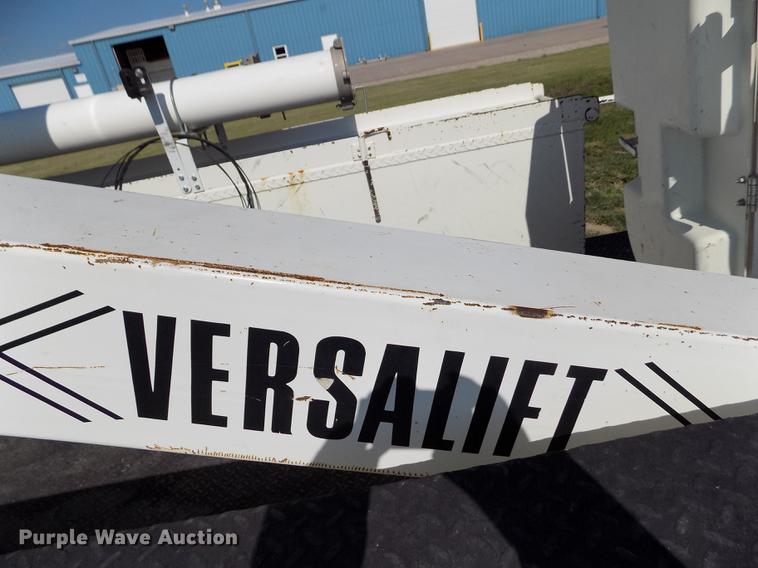 image for item DD5784 1994 Ford F700 bucket truck