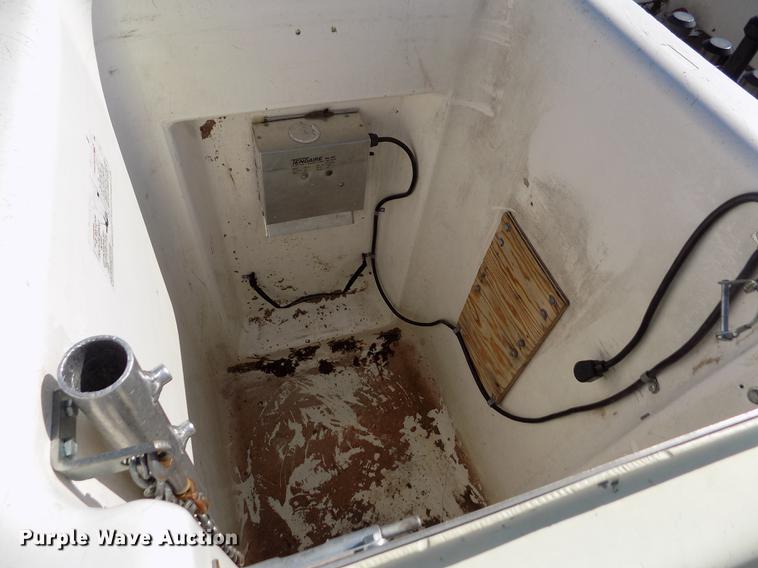 image for item DD5784 1994 Ford F700 bucket truck