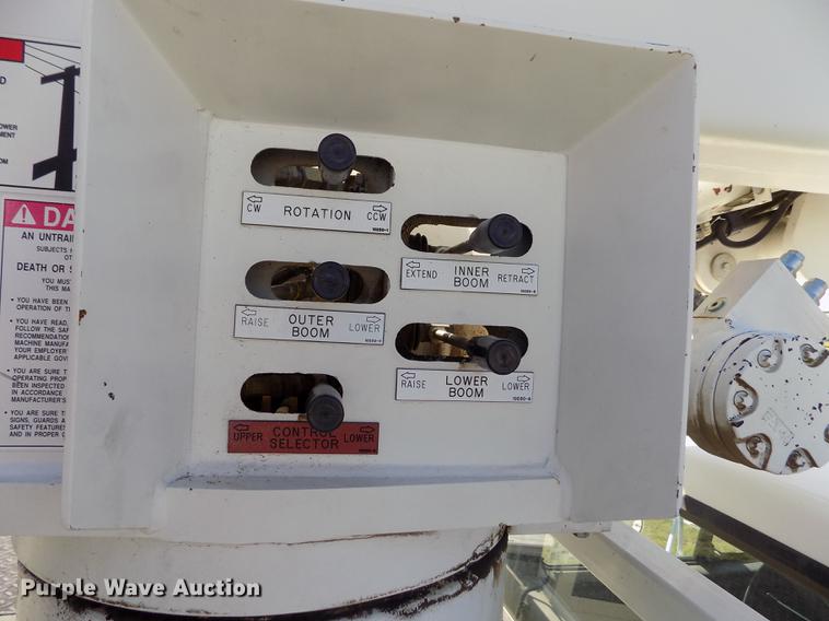 image for item DD5784 1994 Ford F700 bucket truck