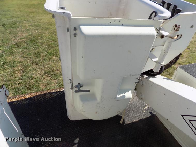 image for item DD5784 1994 Ford F700 bucket truck