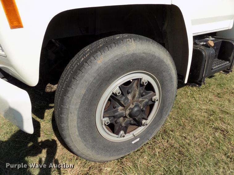 image for item DD5784 1994 Ford F700 bucket truck