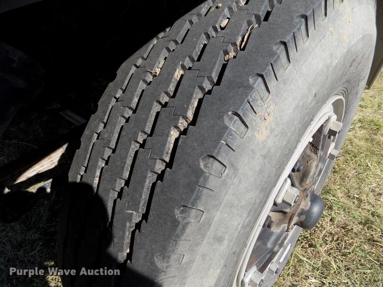 image for item DD5784 1994 Ford F700 bucket truck