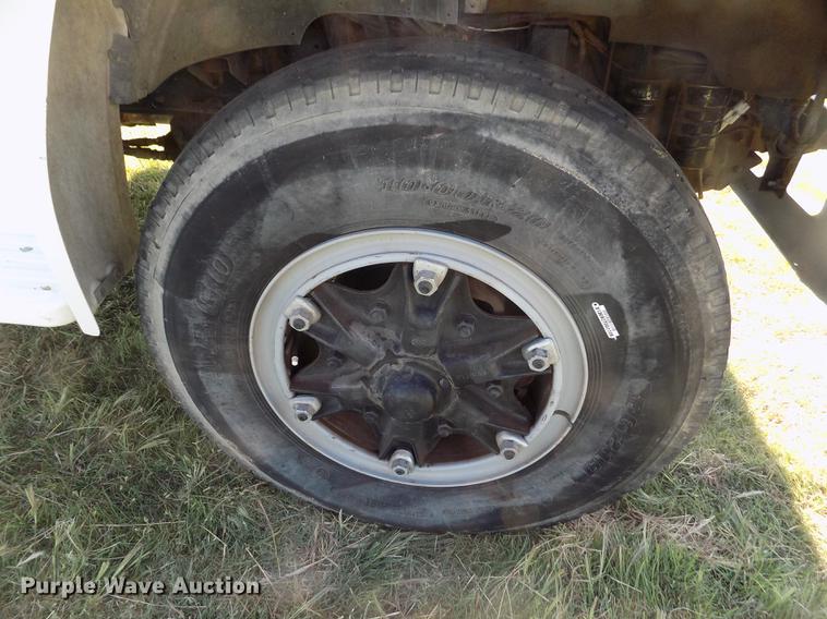 image for item DD5784 1994 Ford F700 bucket truck