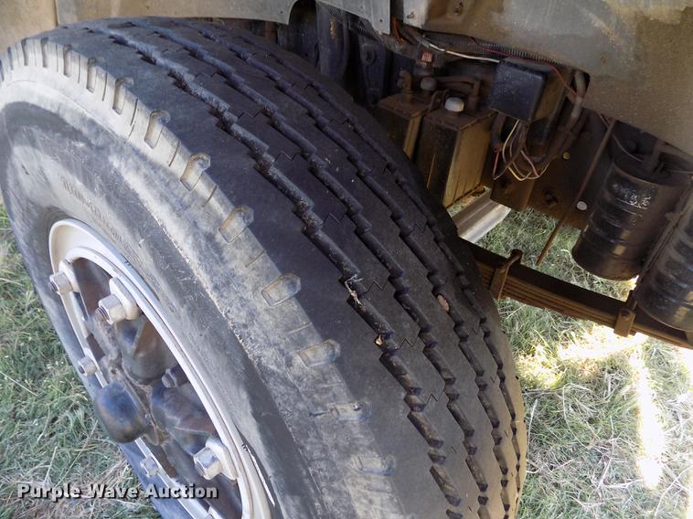 image for item DD5784 1994 Ford F700 bucket truck