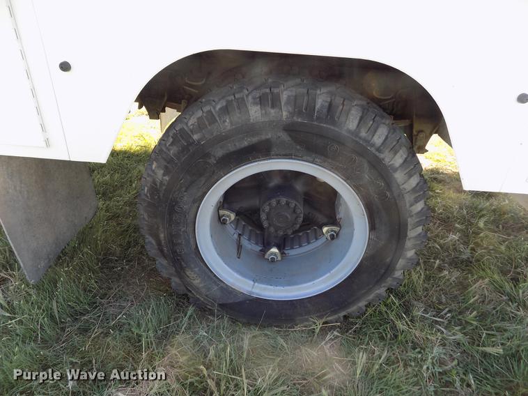 image for item DD5784 1994 Ford F700 bucket truck