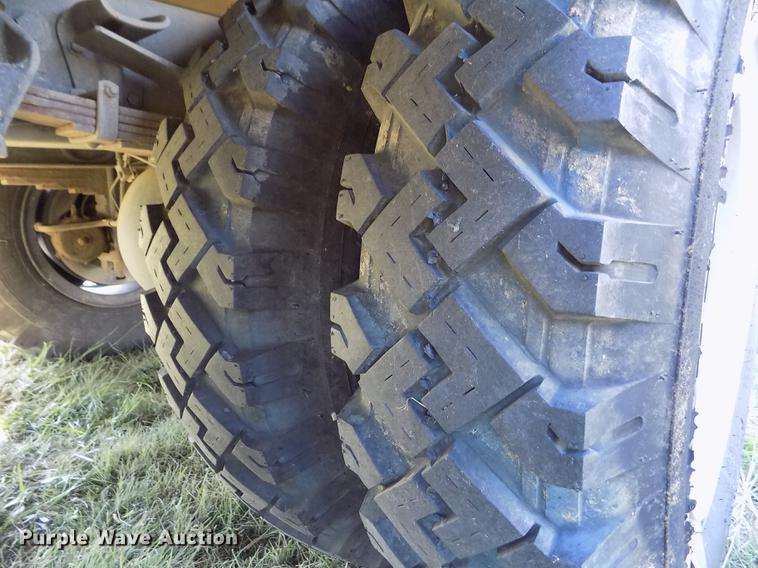 image for item DD5784 1994 Ford F700 bucket truck