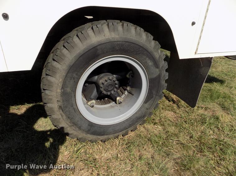 image for item DD5784 1994 Ford F700 bucket truck