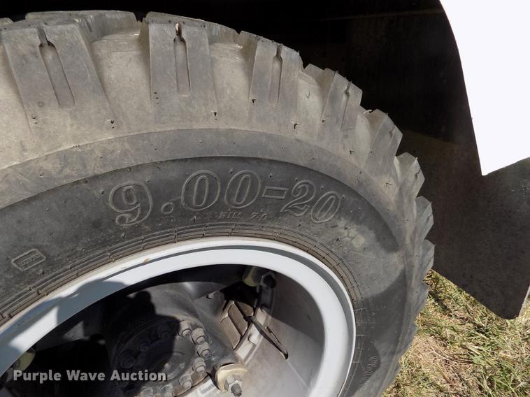 image for item DD5784 1994 Ford F700 bucket truck