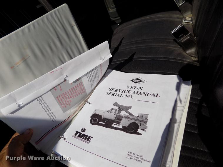 image for item DD5784 1994 Ford F700 bucket truck