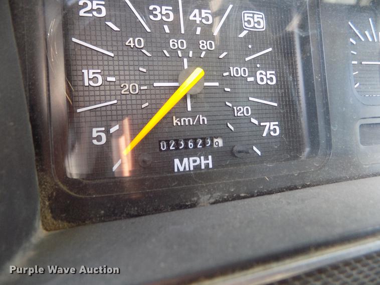 image for item DD5784 1994 Ford F700 bucket truck