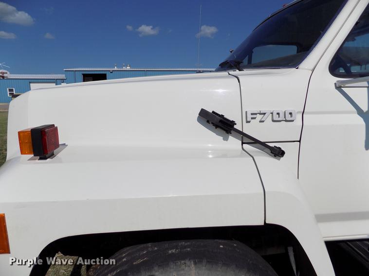 image for item DD5784 1994 Ford F700 bucket truck