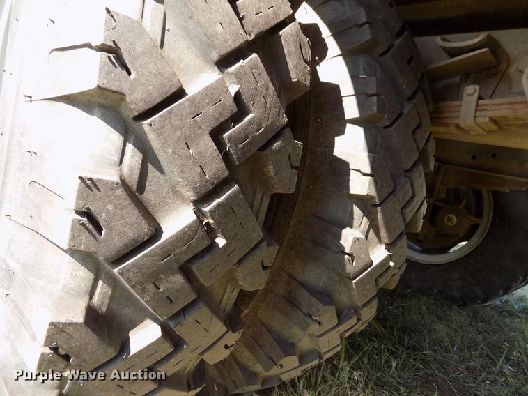 image for item DD5784 1994 Ford F700 bucket truck