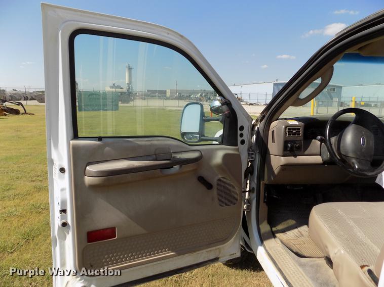 image for item DD5785 2004 Ford F450 Super Duty XL bucket truck