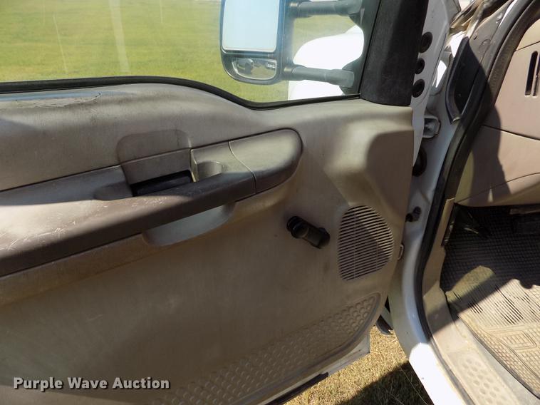 image for item DD5785 2004 Ford F450 Super Duty XL bucket truck