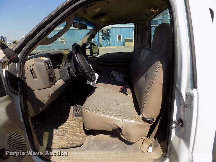 image for item DD5785 2004 Ford F450 Super Duty XL bucket truck