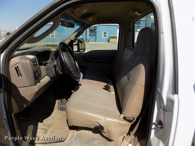 image for item DD5785 2004 Ford F450 Super Duty XL bucket truck