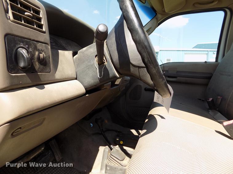 image for item DD5785 2004 Ford F450 Super Duty XL bucket truck