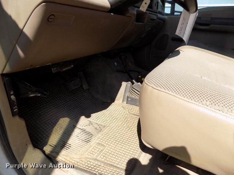 image for item DD5785 2004 Ford F450 Super Duty XL bucket truck