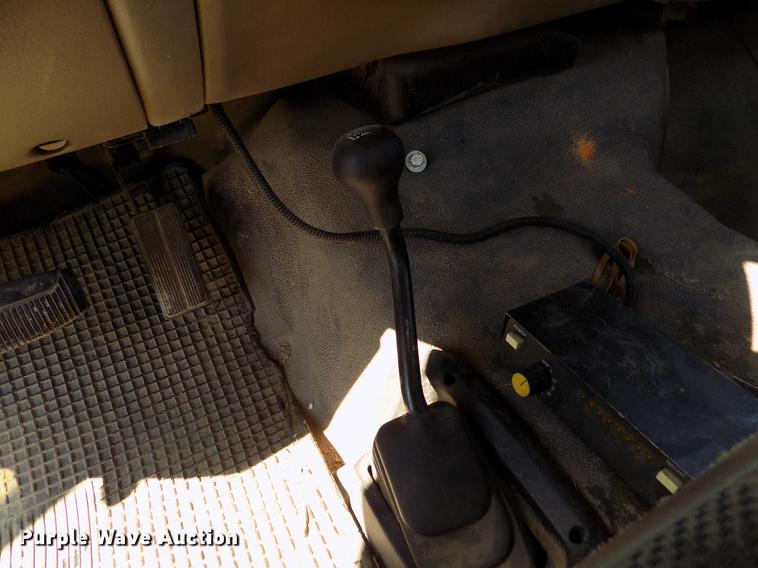 image for item DD5785 2004 Ford F450 Super Duty XL bucket truck