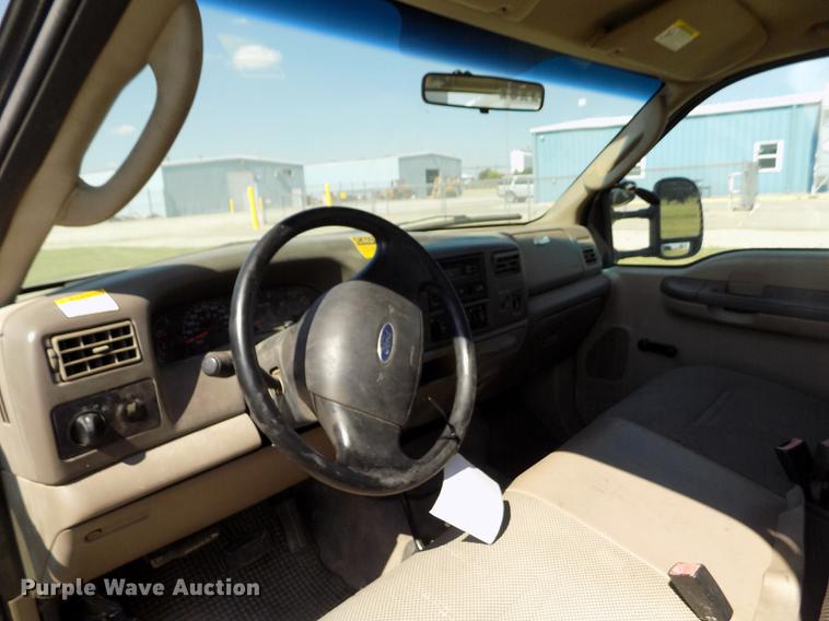 image for item DD5785 2004 Ford F450 Super Duty XL bucket truck