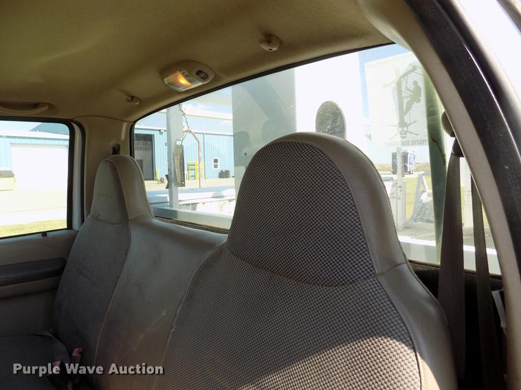 image for item DD5785 2004 Ford F450 Super Duty XL bucket truck