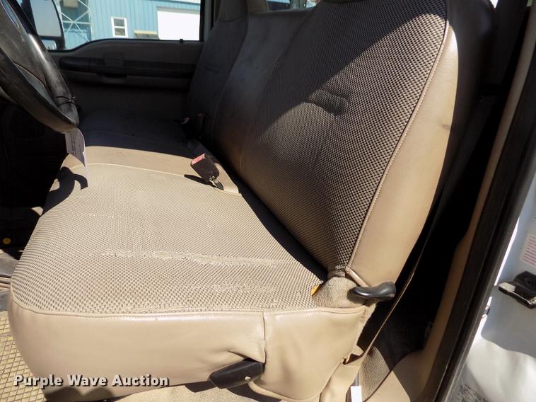 image for item DD5785 2004 Ford F450 Super Duty XL bucket truck