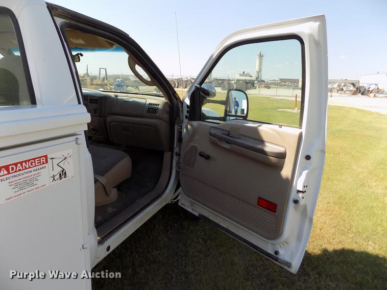 image for item DD5785 2004 Ford F450 Super Duty XL bucket truck