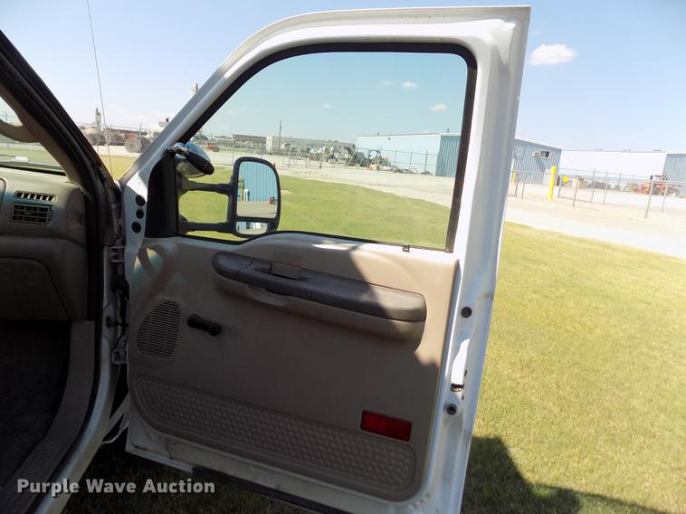 image for item DD5785 2004 Ford F450 Super Duty XL bucket truck