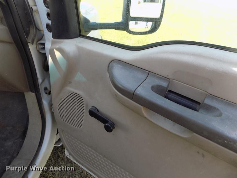 image for item DD5785 2004 Ford F450 Super Duty XL bucket truck