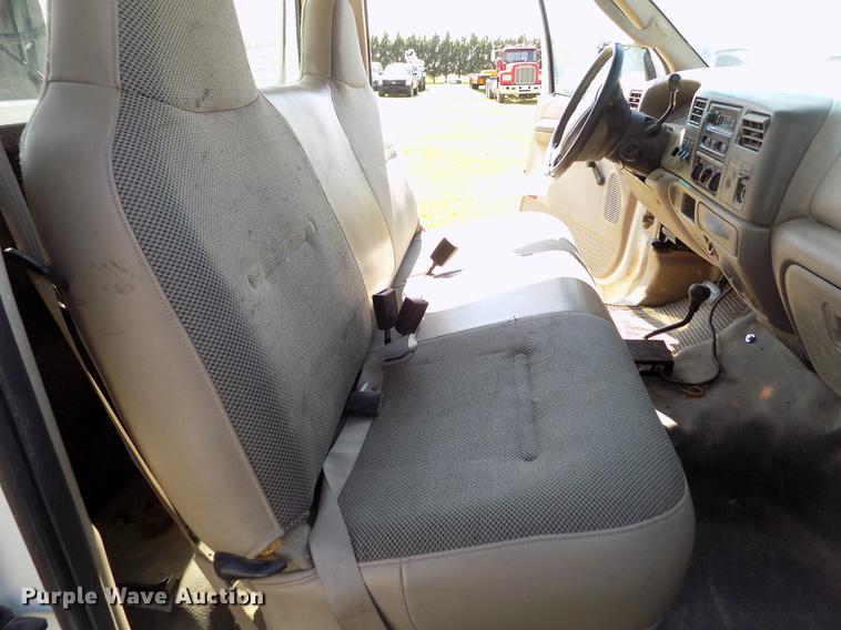 image for item DD5785 2004 Ford F450 Super Duty XL bucket truck