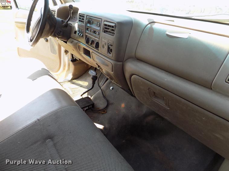 image for item DD5785 2004 Ford F450 Super Duty XL bucket truck