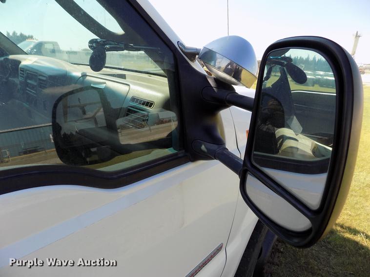 image for item DD5785 2004 Ford F450 Super Duty XL bucket truck