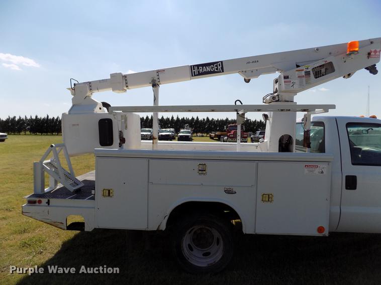 image for item DD5785 2004 Ford F450 Super Duty XL bucket truck