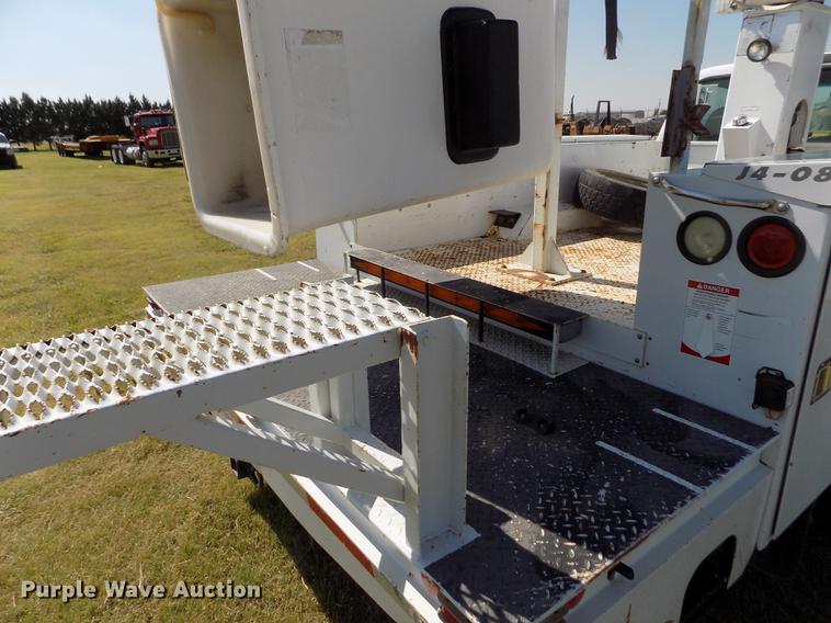 image for item DD5785 2004 Ford F450 Super Duty XL bucket truck