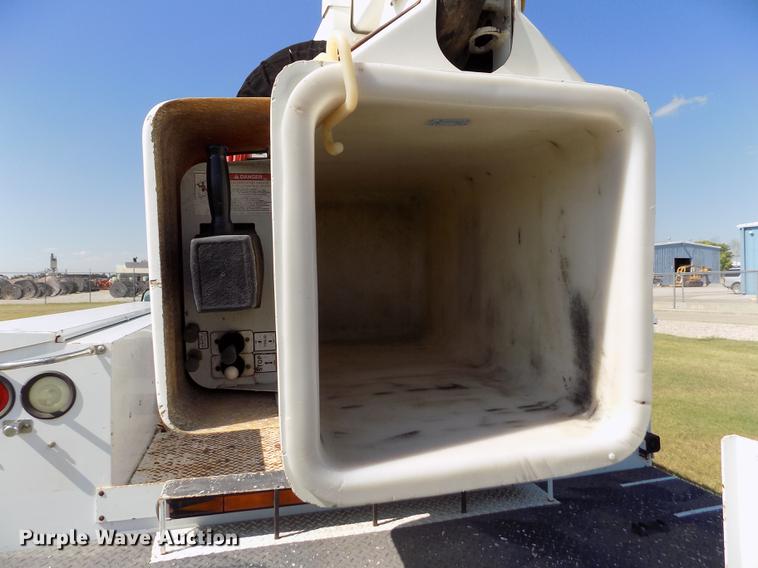 image for item DD5785 2004 Ford F450 Super Duty XL bucket truck