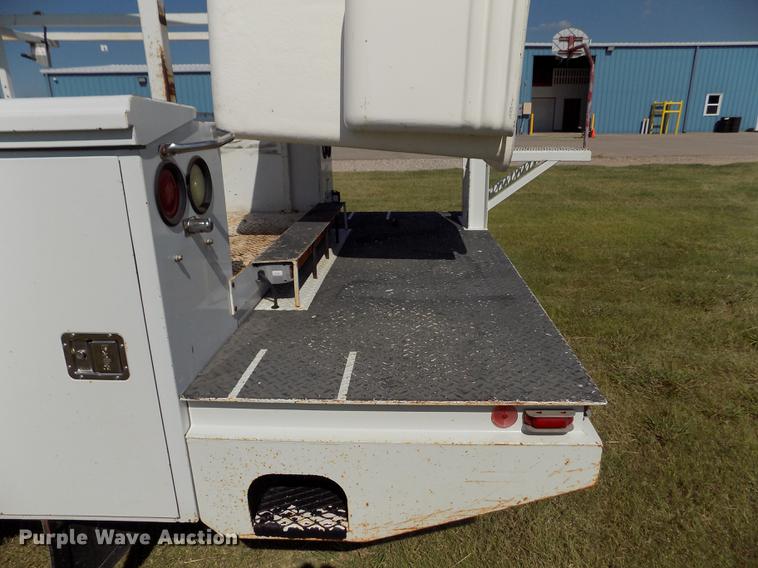 image for item DD5785 2004 Ford F450 Super Duty XL bucket truck