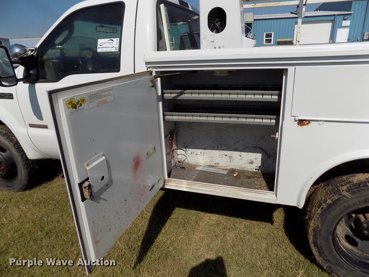 image for item DD5785 2004 Ford F450 Super Duty XL bucket truck