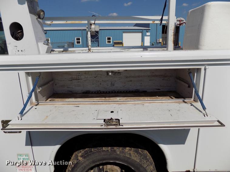 image for item DD5785 2004 Ford F450 Super Duty XL bucket truck