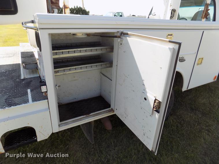 image for item DD5785 2004 Ford F450 Super Duty XL bucket truck