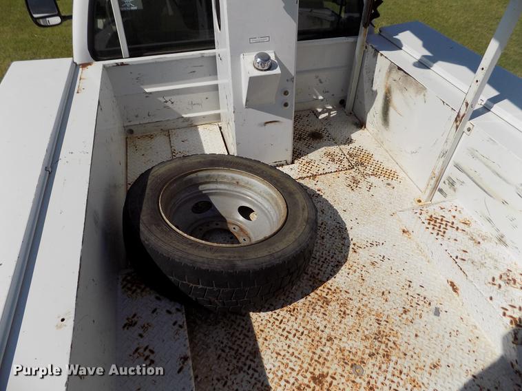 image for item DD5785 2004 Ford F450 Super Duty XL bucket truck