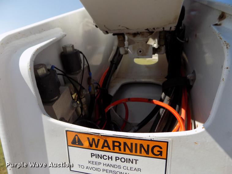 image for item DD5785 2004 Ford F450 Super Duty XL bucket truck