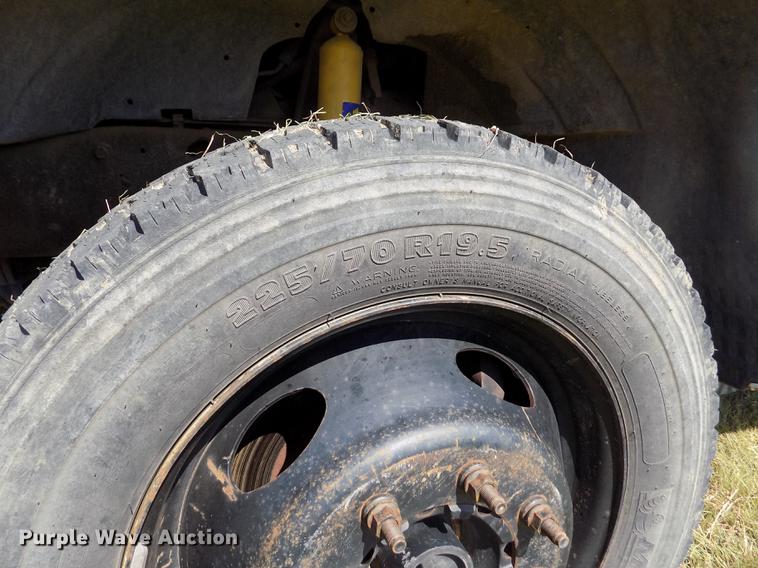 image for item DD5785 2004 Ford F450 Super Duty XL bucket truck