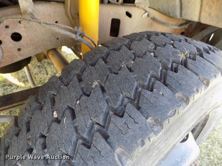 image for item DD5785 2004 Ford F450 Super Duty XL bucket truck