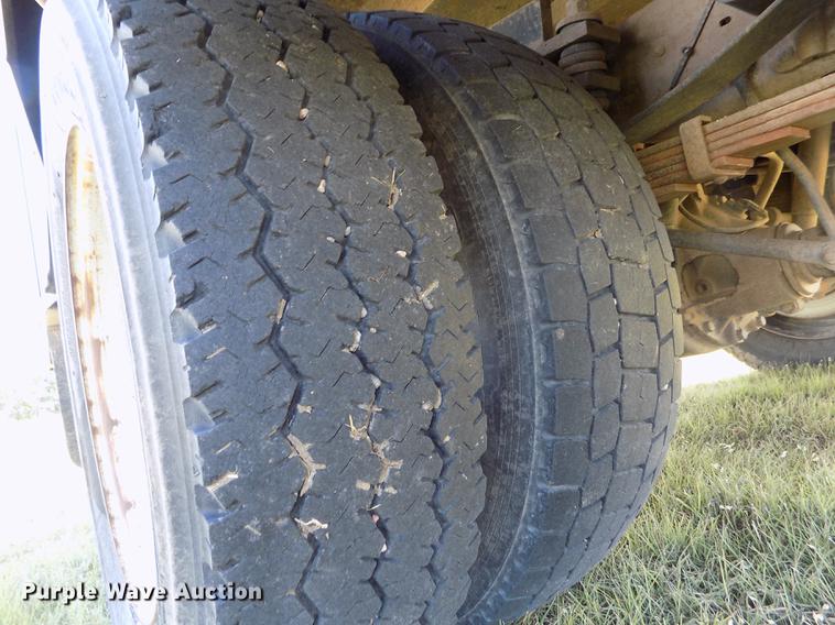 image for item DD5785 2004 Ford F450 Super Duty XL bucket truck