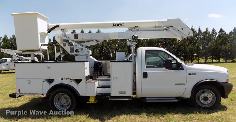 image for item DD5786 2002 Ford F550 Super Duty bucket truck