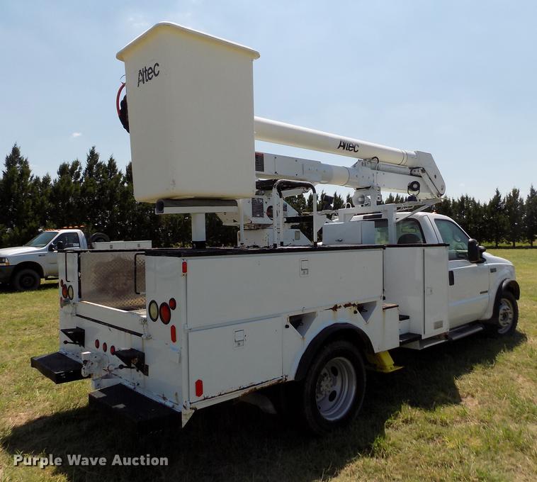 image for item DD5786 2002 Ford F550 Super Duty bucket truck