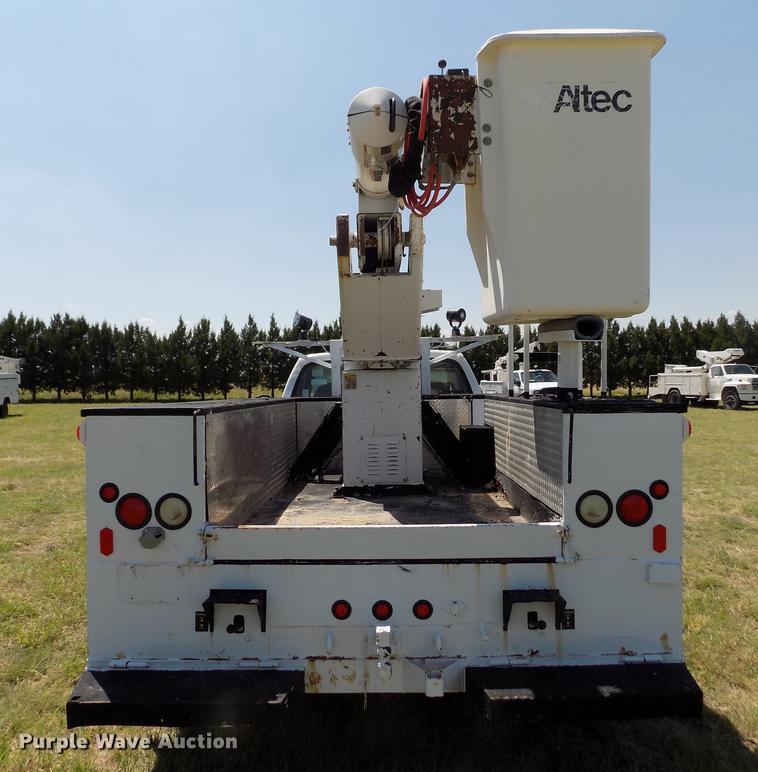 image for item DD5786 2002 Ford F550 Super Duty bucket truck
