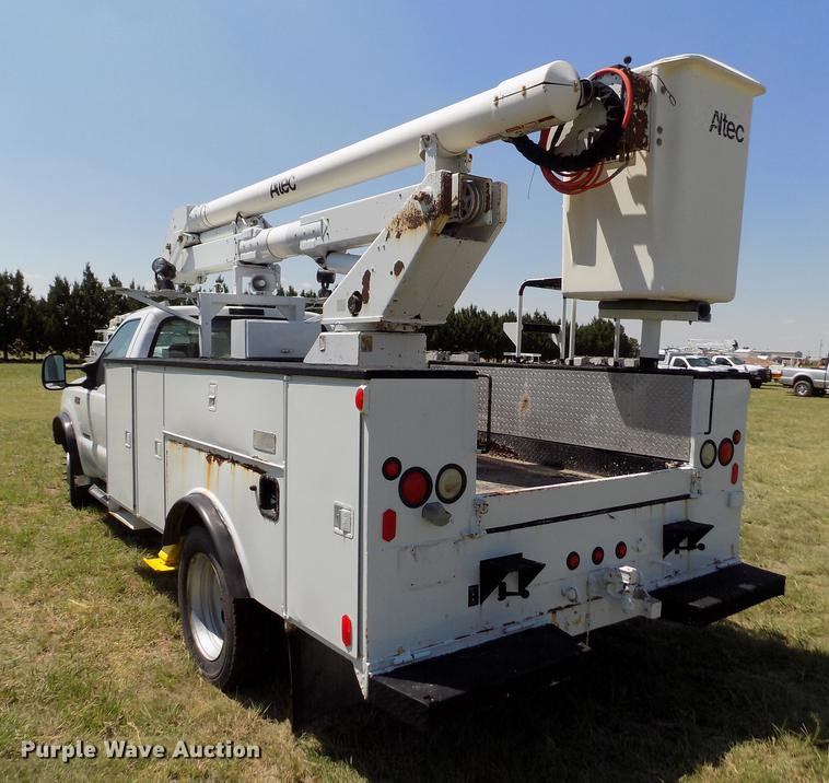 image for item DD5786 2002 Ford F550 Super Duty bucket truck