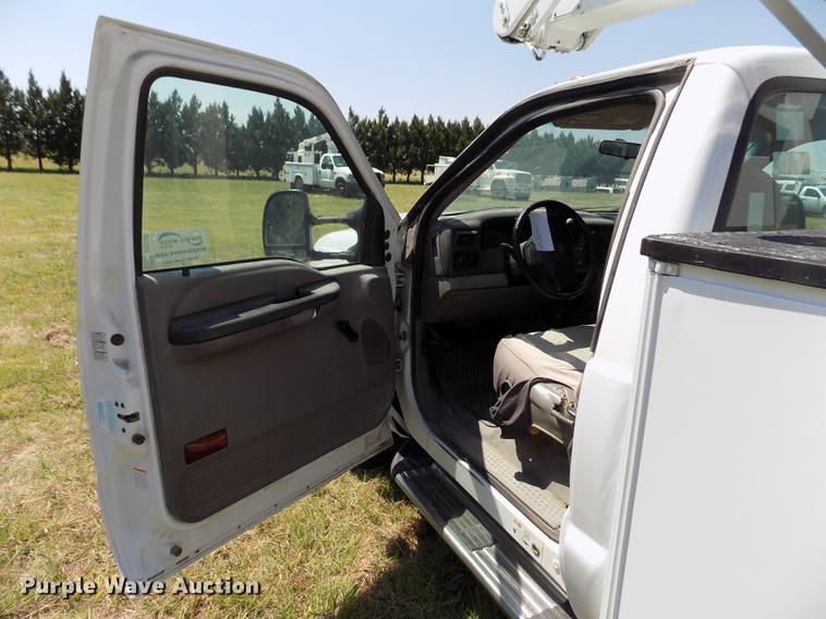 image for item DD5786 2002 Ford F550 Super Duty bucket truck